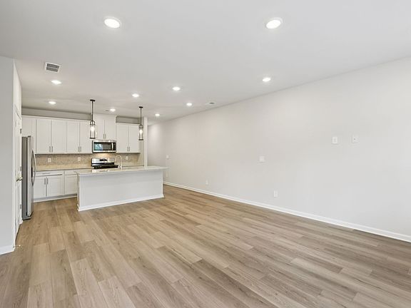 The Jewel floorplan with the Elemental White interior package.