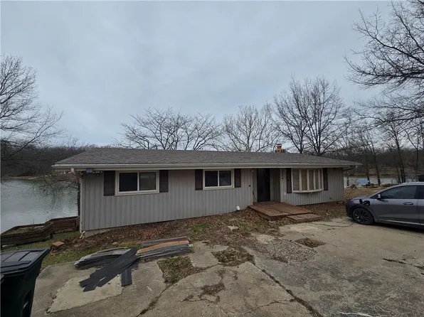 1334 Lakeview Dr N, Odessa, MO 64076