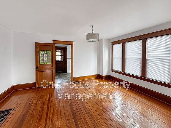 4th image of 1012 Louisa St