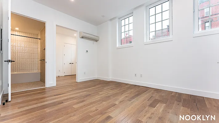 128 Montrose Avenue #105