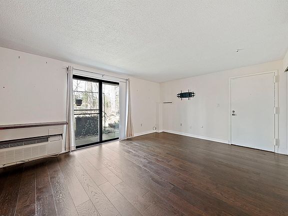 5th image of 15 Village Rock Ln APT 2