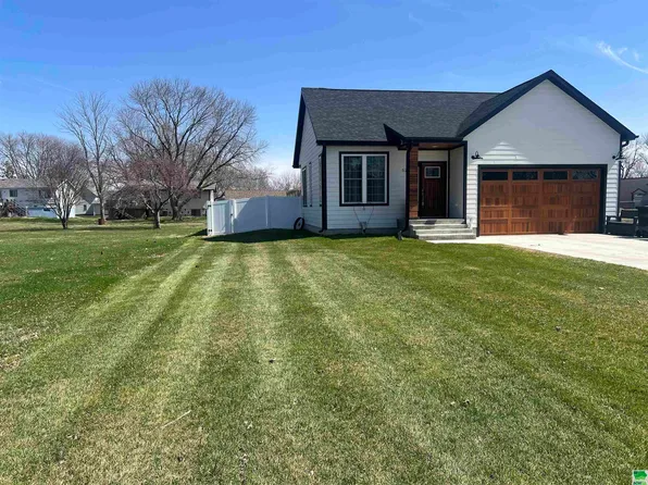 523 4th St, Onawa, IA 51040