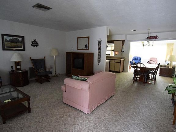 3rd image of 67 Roosevelt Blvd