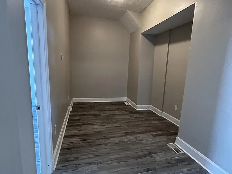 3204 West 73rd Street - Downstairs — Photo 16