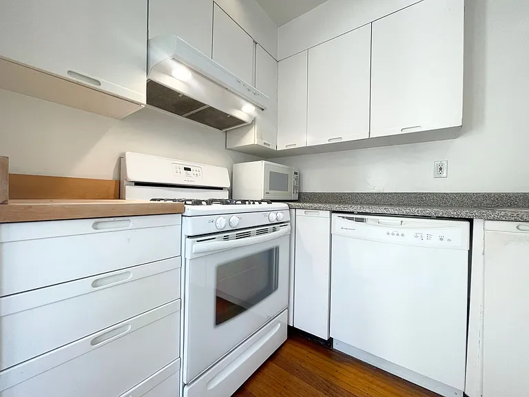 1343 Sacramento St #3 — Photo 7