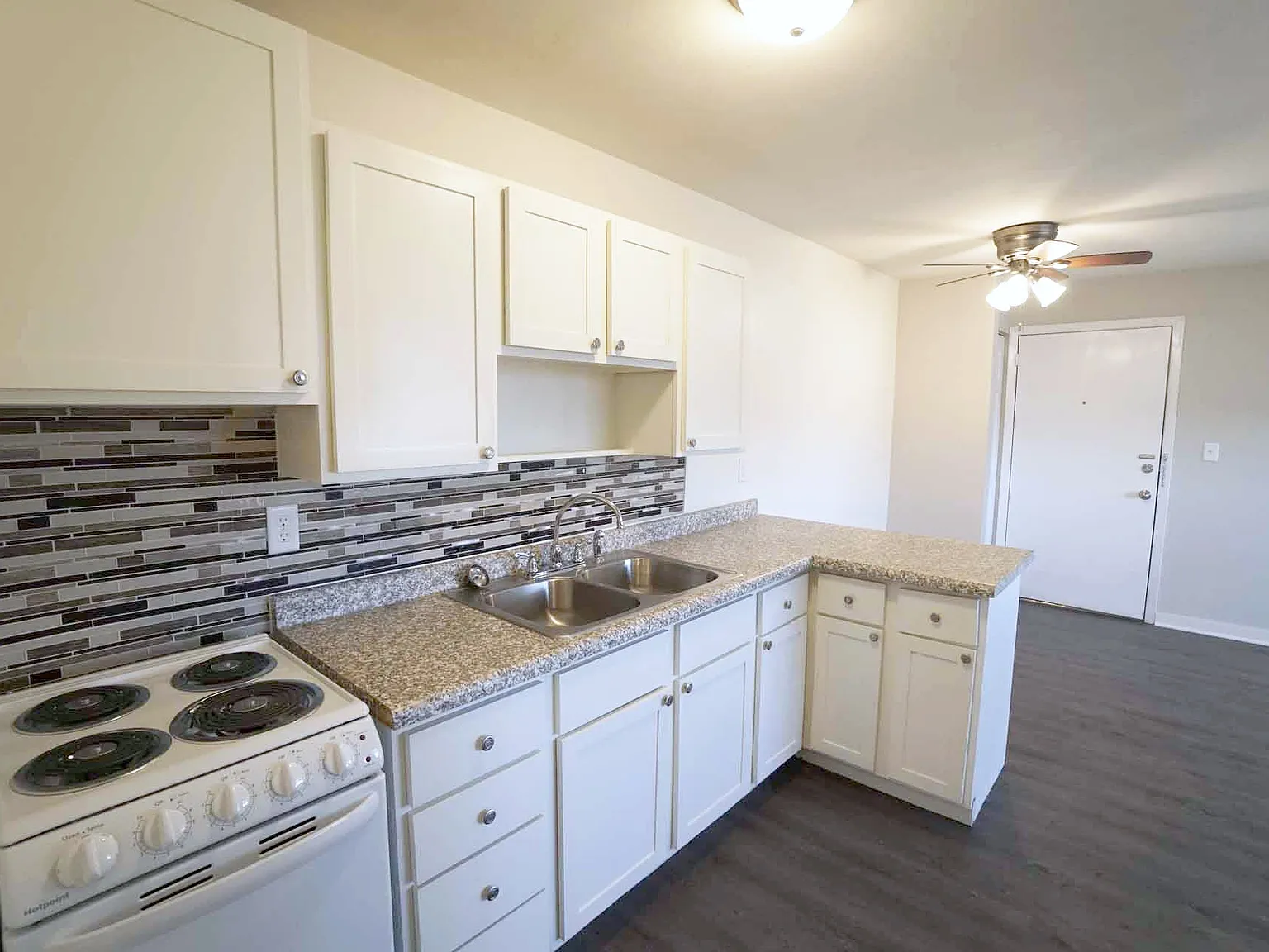 Adrian Apartments (CLO) — Photo 1