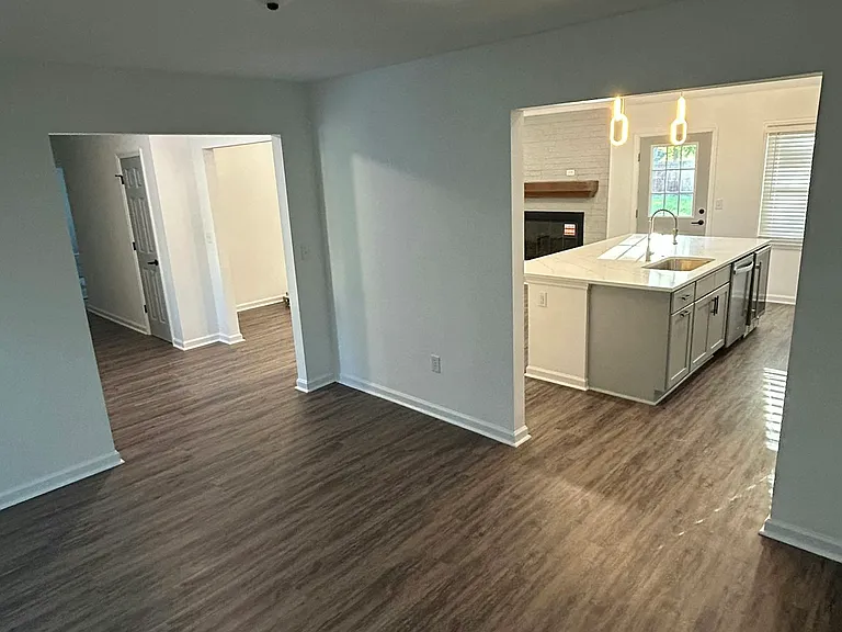 2206 Ambassador Ln — Photo 2