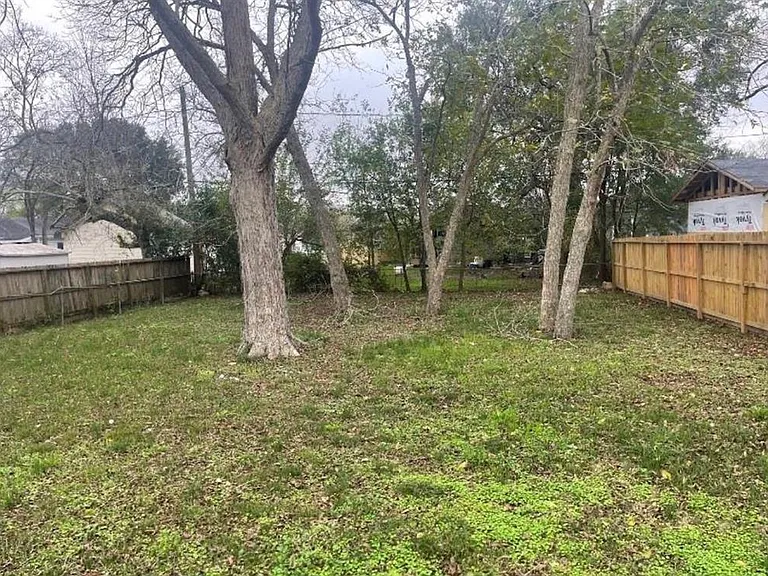 5122 Higgins St — Photo 9
