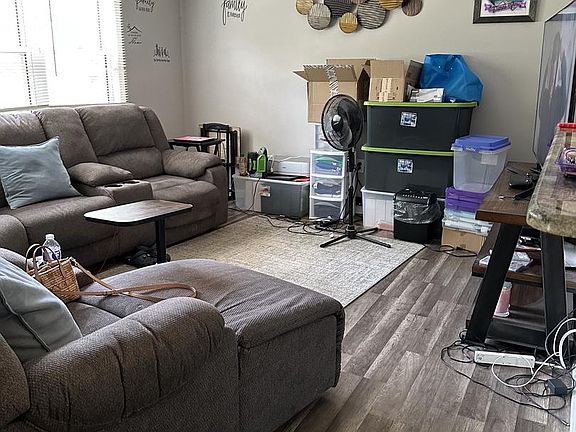 4th image of 522 New St
