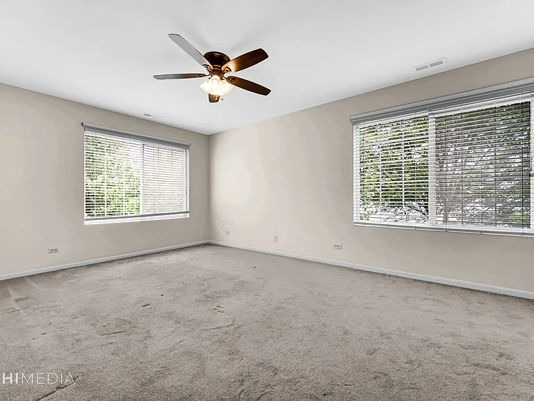 425 Monmouth Ct — Photo 19