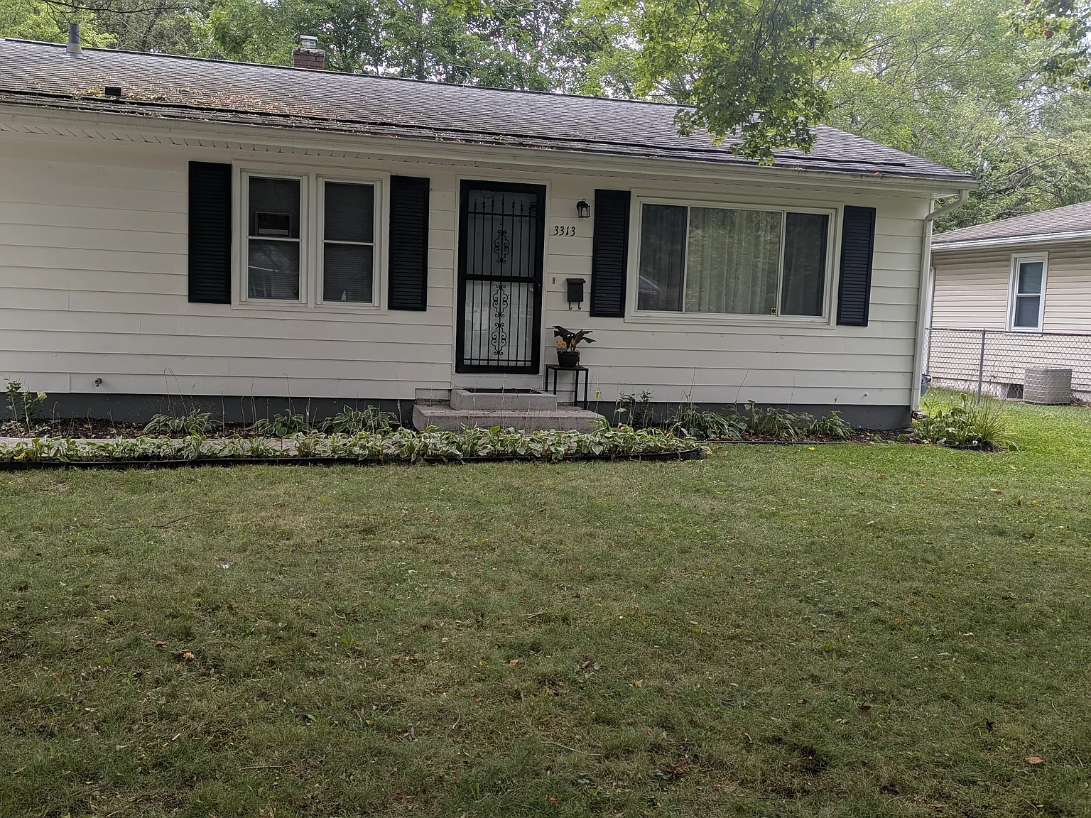 3 bed, 1284 sqft, $2,000 — Photo 1