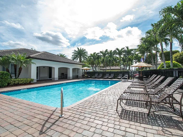 Legacy Palm Isle — Photo 15