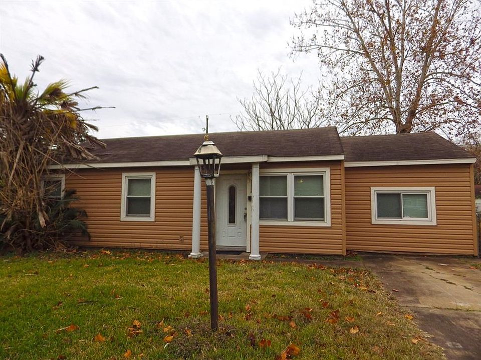 1st image of 9334 Chesterfield Dr #1