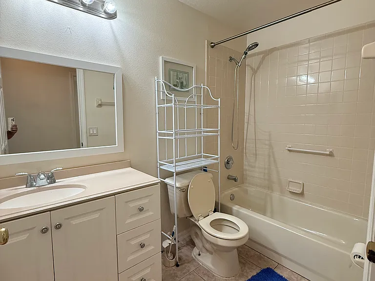 1725 Sir John Ct — Photo 3