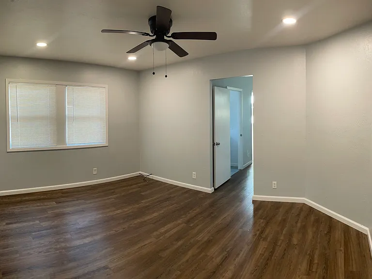 1040 Napa St — Photo 5
