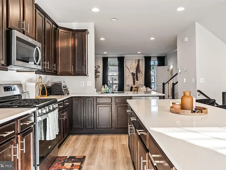 7709 Presidential Pkwy — Photo 6