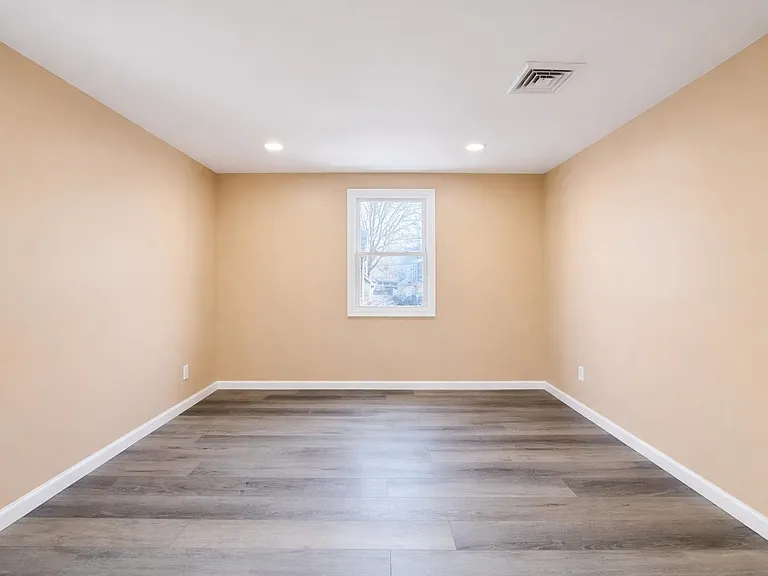1572 Summit Ave #2 — Photo 11