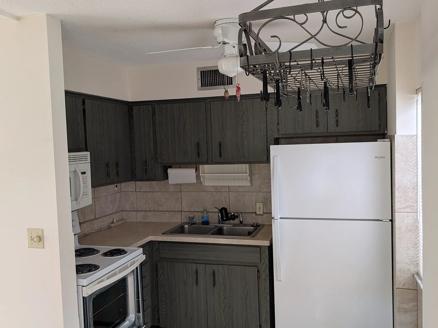 2 bed, 850 sqft, $1,600 — Photo 1