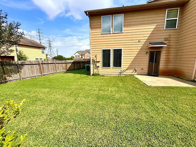 3947 Calgary Cir — Photo 20
