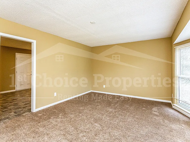 5849 Janet Dr — Photo 4