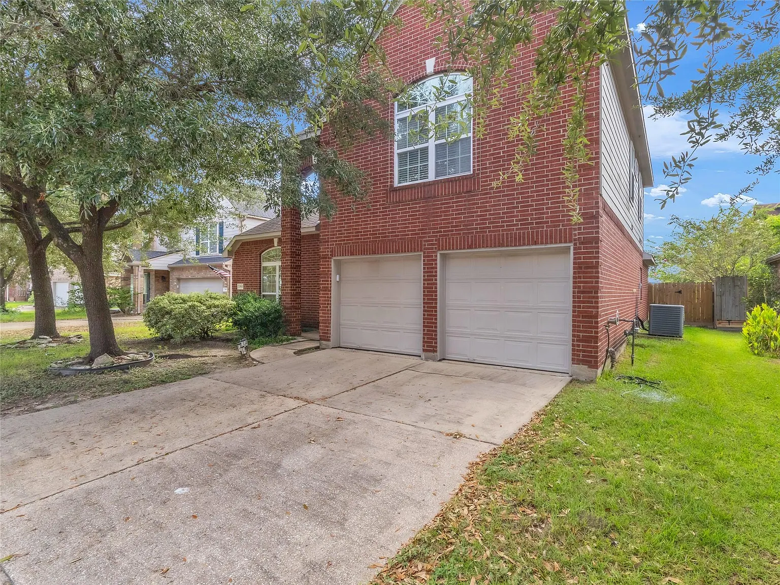 3 bed, 2.5 bath, 2291 sqft, $2,200 — Photo 3