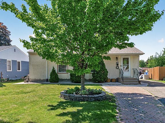 3rd image of 2144 Geranium Ave E