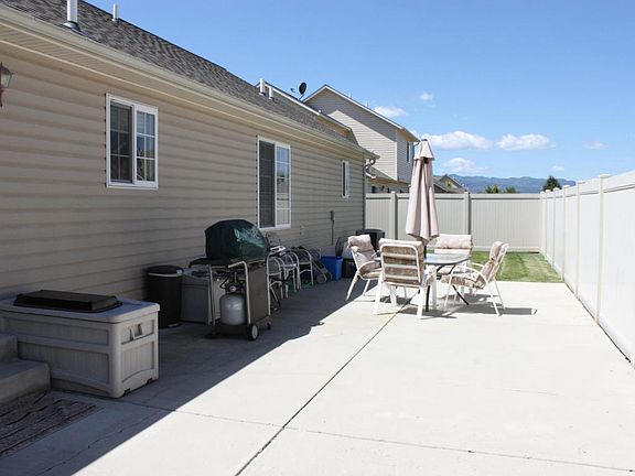 5th image of 3912 Melrose Pl