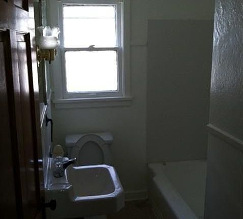 5th image of 2701 Campus Dr