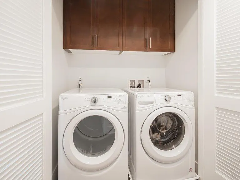 Island View Apartments — Photo 7