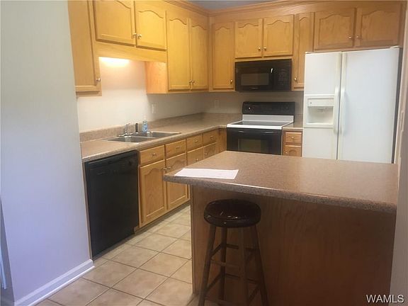 4th image of 15043 Fairhaven Dr