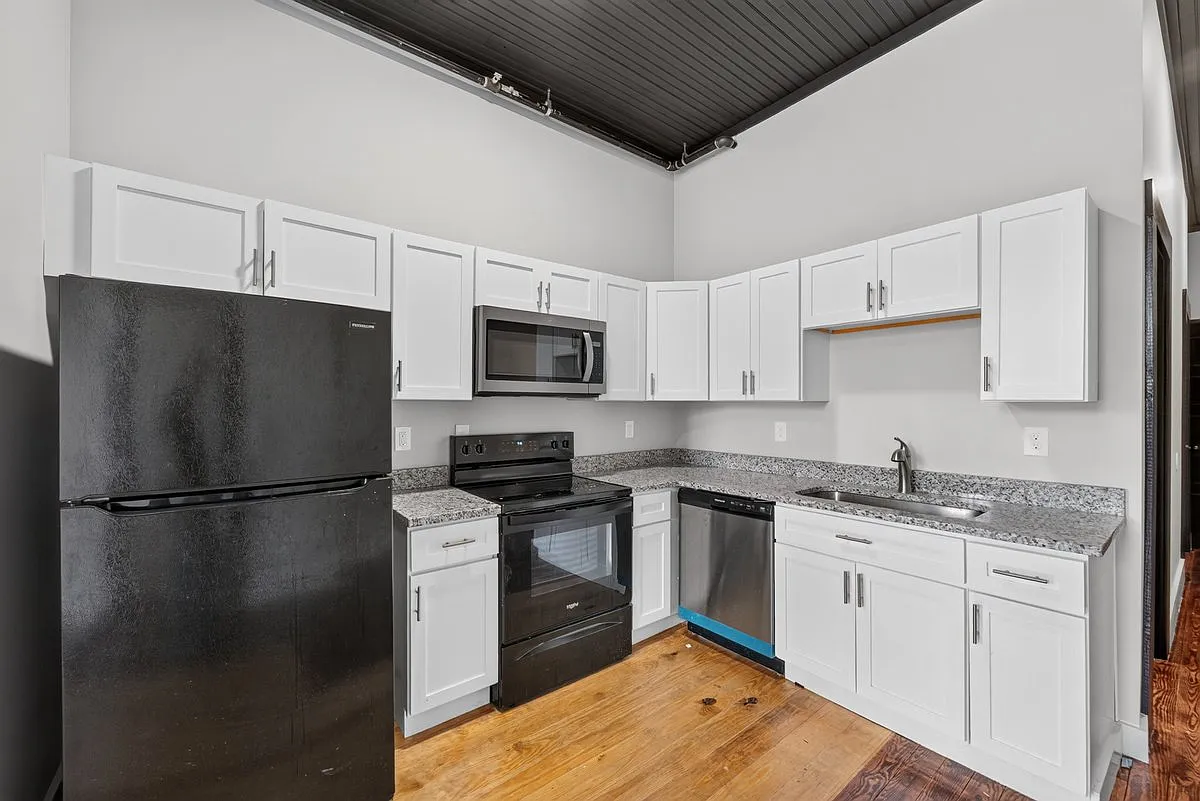 2 bed, $1,200 — Photo 2