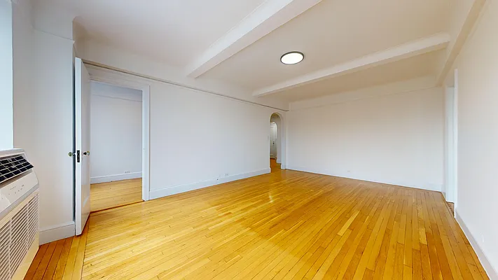 Rented by Bond New York | media 25