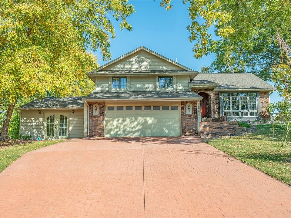 1st image of 208 W Hillcrest Dr