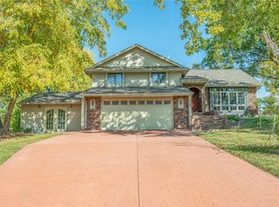208 W Hillcrest Dr, Indianola, IA 50125