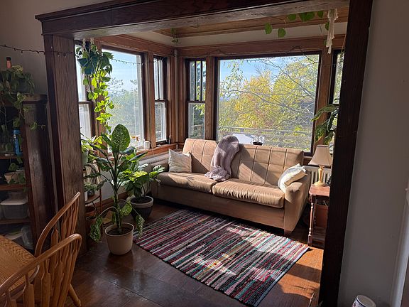 5th image of 715 N 16th Ave E