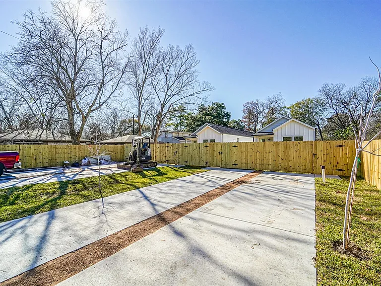 8409 Schneider St — Photo 22