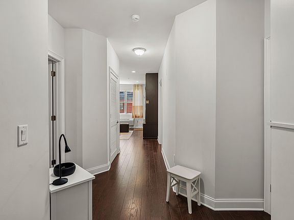 4th image of 140 36th St APT 204