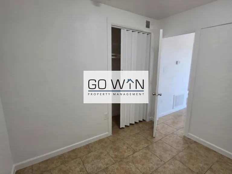 2146 E Taylor St — Photo 5