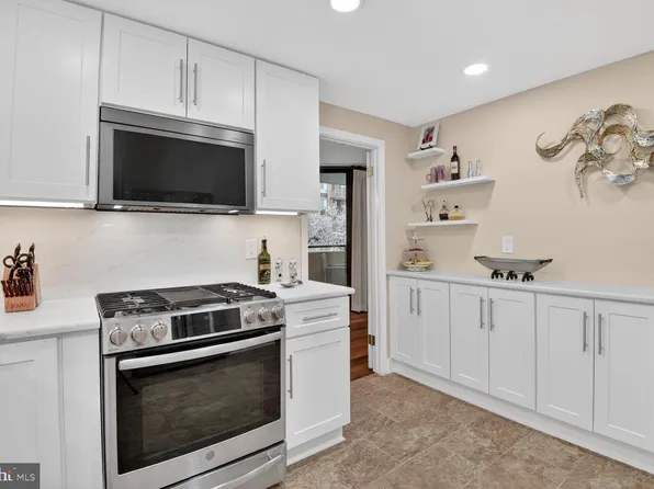 4620 N Park Ave APT 402W, Chevy Chase, MD 20815