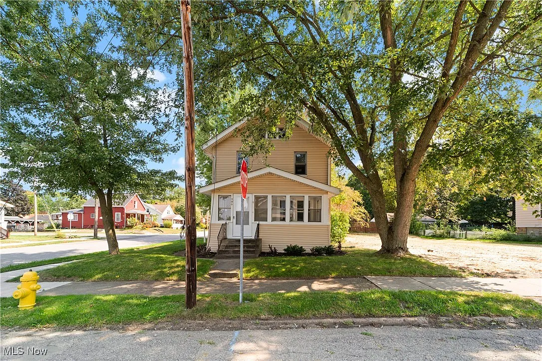 595 Lloyd St photo 1