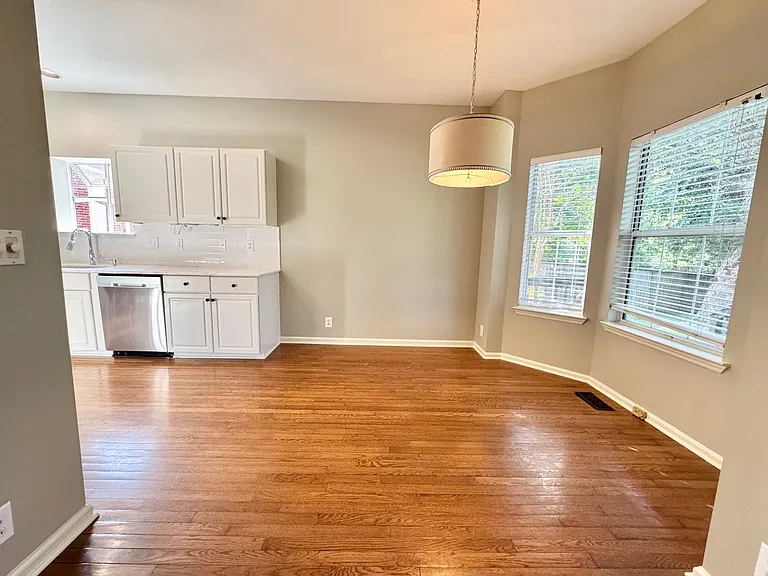 4008 Linden Ct — Photo 10