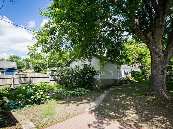 Patio & private fenced in yard !