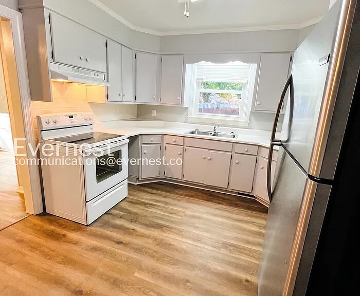 570 Hawkins Dr — Photo 10