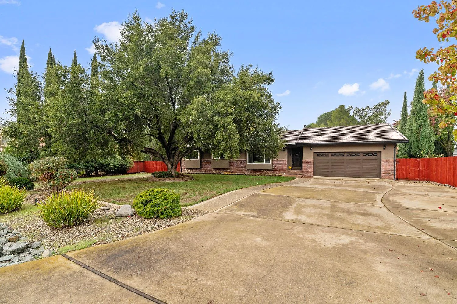 686 La Contenta Dr photo 1