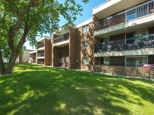 9720 149th St NW, Edmonton, AB T5P 1K2