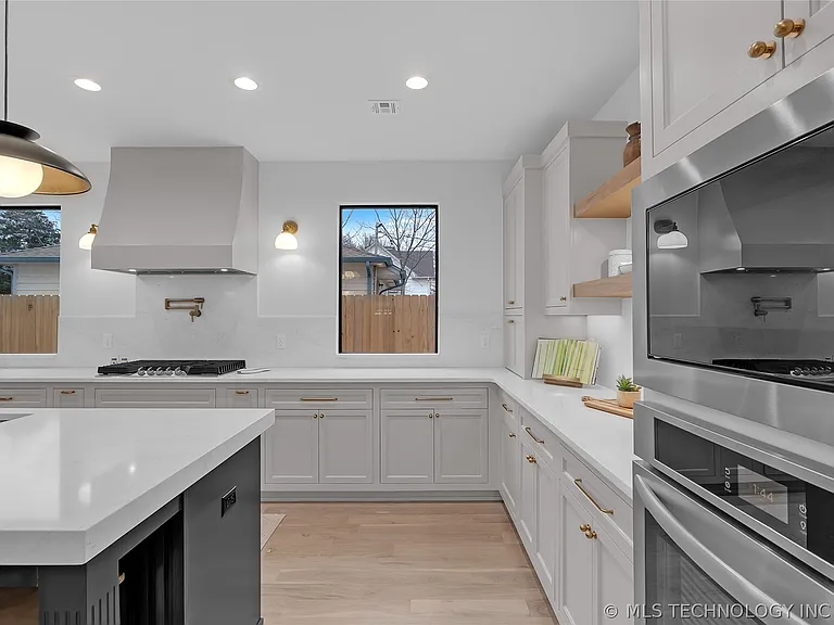 515 W El Paso St — Photo 25