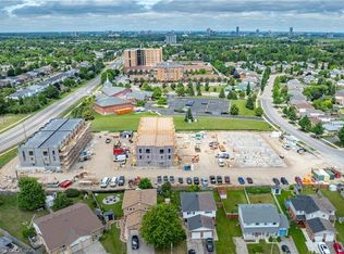 525 Erinbrook Dr #B033, Kitchener, ON N2E 2V8