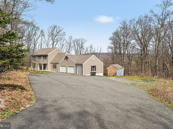 33 Edgewood Dr, Boyertown, PA 19512