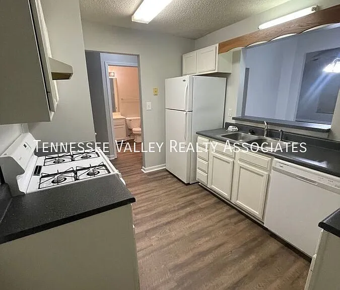 1513 Spelling Way — Photo 18