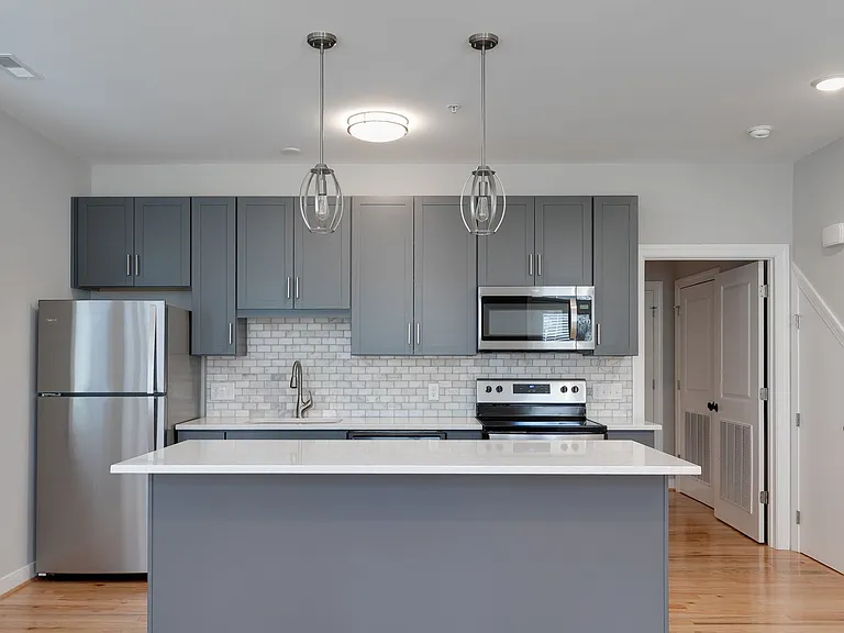 1122 Bainbridge St — Photo 6